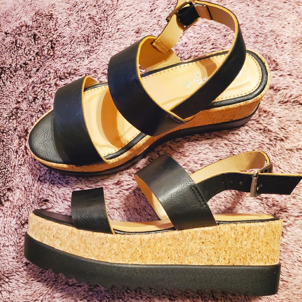 Woman's black platform sandals